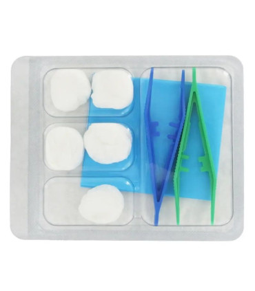 Set de pansement avec champ, tampons et 2 pinces dans son blister